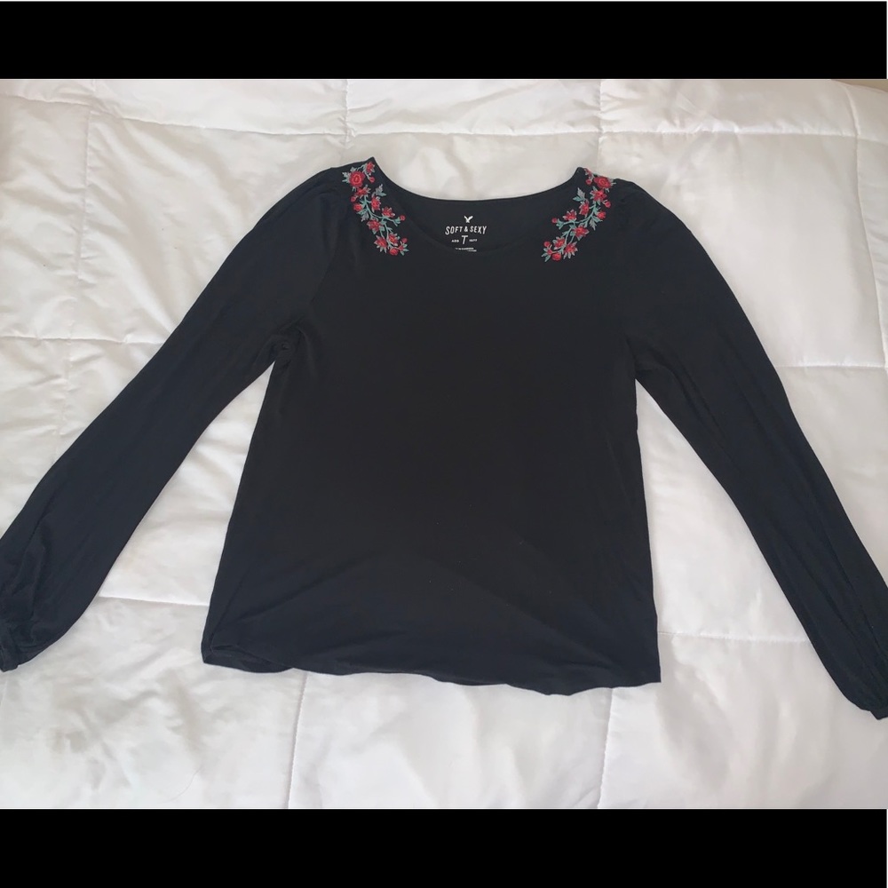 Long Sleeve Soft Top w Embroidered Flowers